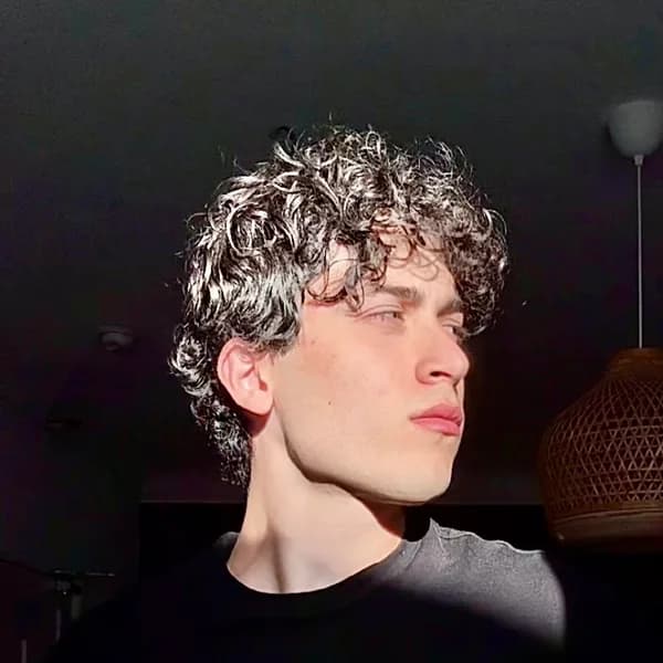 Gueeve Ghobady, founder of ghobz, in side light